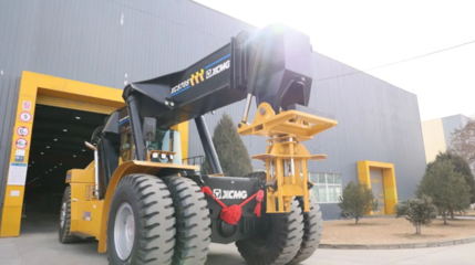 徐工機械搶灘風電高潛力賽道 國產最大噸位風電正面吊成功交付